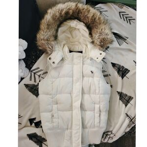 2000s/Y2K Vintage Abercrombie & Fitch Off-White Vest with Faux Fur Trim Size S